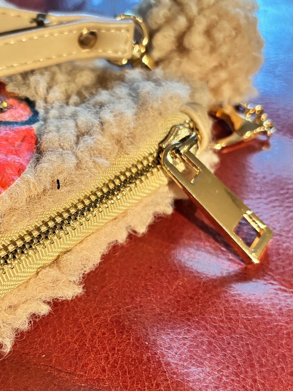 Judith March SKI LODGE TIGERS having cocktails TEXTURED WRISTLET or crossbody - Picture 6 of 8